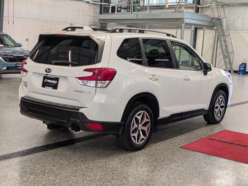 Crystal White Pearl 2022 Subaru Forester Premium