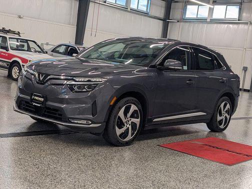 2025 VinFast VF 8 Eco