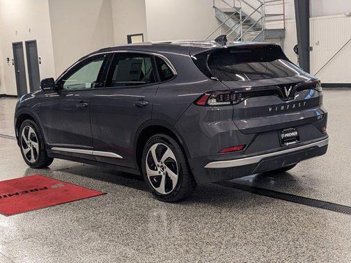 2025 VinFast VF 8 Eco