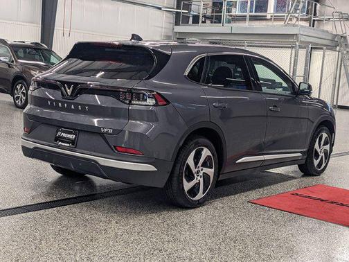 2025 VinFast VF 8 Eco