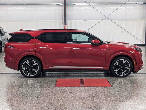 2024 VinFast VF 9 Plus