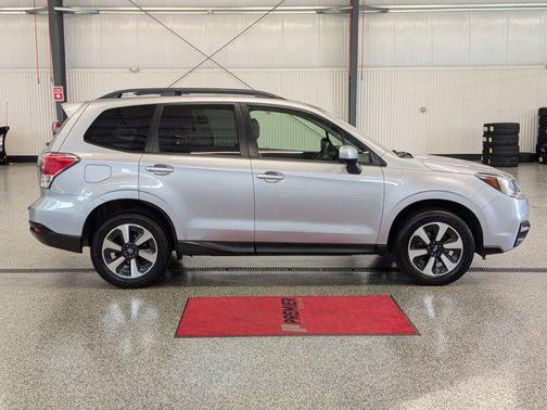 Ice Silver Metallic 2018 Subaru Forester 2.5i Premium