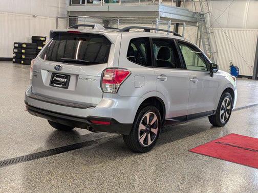 Ice Silver Metallic 2018 Subaru Forester 2.5i Premium