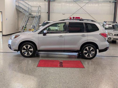 Ice Silver Metallic 2018 Subaru Forester 2.5i Premium