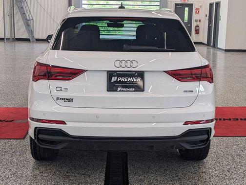 2024 Audi Q3 Premium 45 TFSI S line quattro Tiptronic