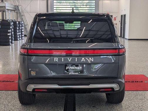 2023 Rivian R1S Adventure