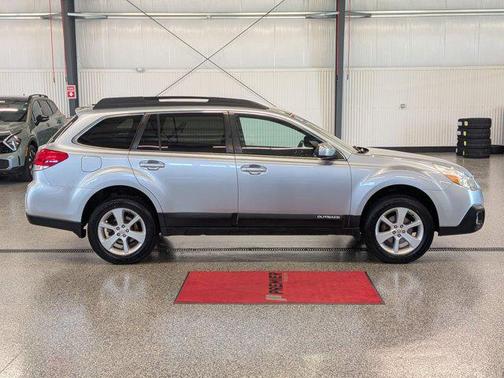 Ice Silver Metallic 2013 Subaru Outback 2.5i Premium