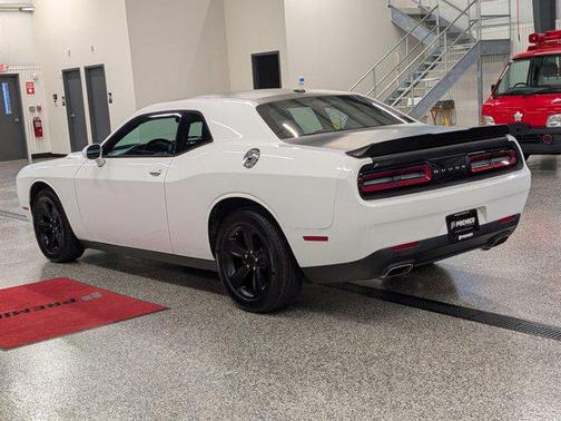 2016 Dodge Challenger SXT