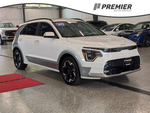 Snow White Pearl 2023 Kia Niro EV Wave