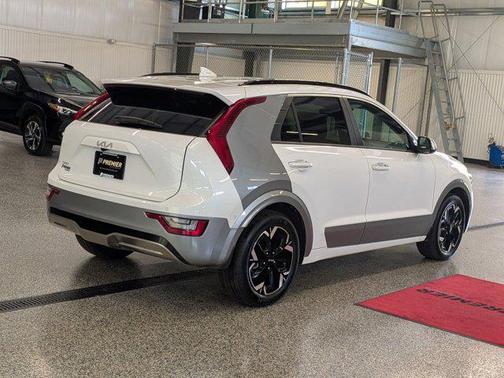 Snow White Pearl 2023 Kia Niro EV Wave