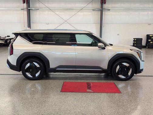Ivory Silver 2024 Kia EV9 Wind