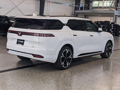 2024 VinFast VF 9 Plus