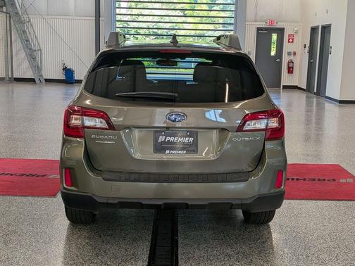 Wilderness Green Metallic 2016 Subaru Outback 2.5i Limited