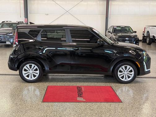 Fusion Black 2025 Kia Soul LX