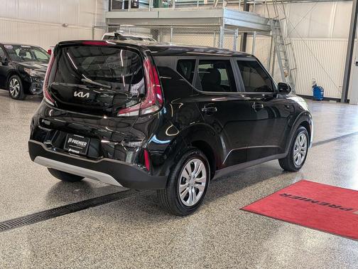Fusion Black 2025 Kia Soul LX