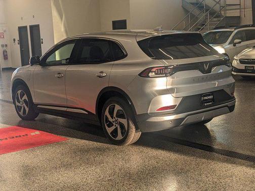 2025 VinFast VF 8 Eco