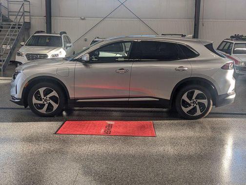 2025 VinFast VF 8 Eco