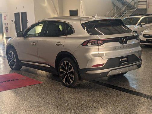 2025 VinFast VF 8 Plus