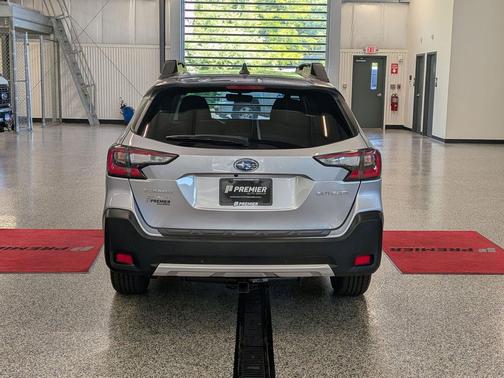 Ice Silver Metallic 2025 Subaru Outback Limited
