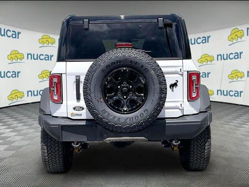 Oxford White 2026 Ford Bronco Badlands