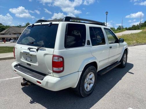 2003 Nissan Pathfinder SE