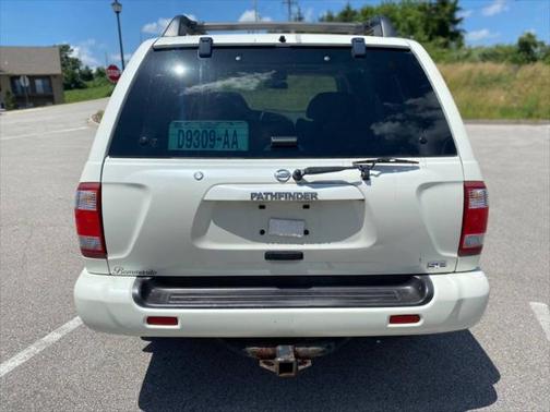 2003 Nissan Pathfinder SE