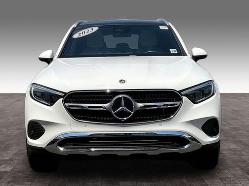 Polar White 2023 Mercedes-Benz GLC 300
