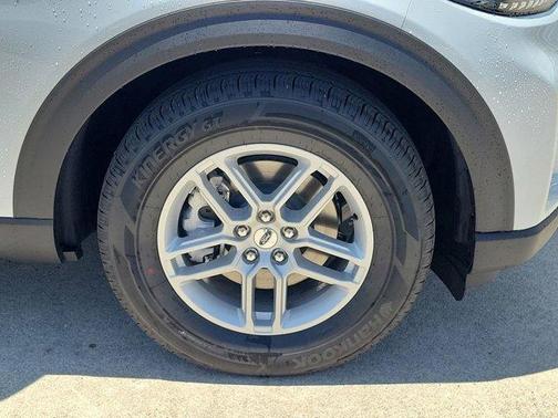 Space White Metallic 2026 Ford Explorer Active