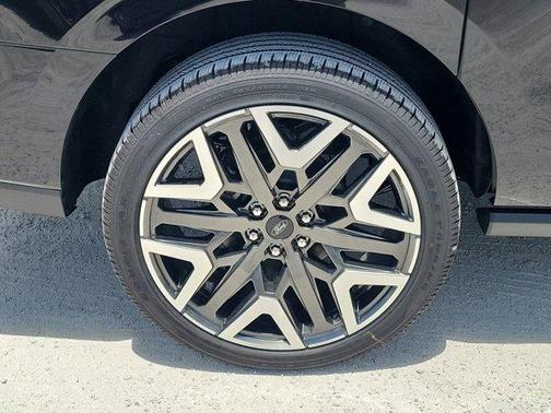 Agate Black Metallic 2026 Ford Expedition Max Platinum