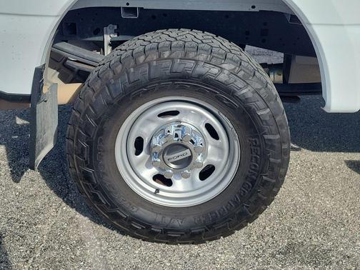 Oxford White 2024 Ford F-250 XL