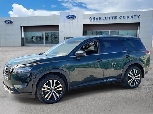 2024 Nissan Pathfinder SL