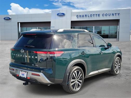 2024 Nissan Pathfinder SL
