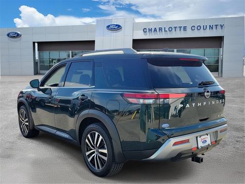 2024 Nissan Pathfinder SL