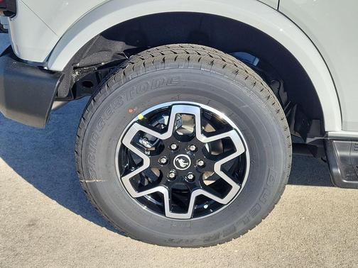 Avalanche Gray 2026 Ford Bronco Outer Banks