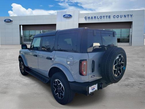 Avalanche Gray 2026 Ford Bronco Outer Banks