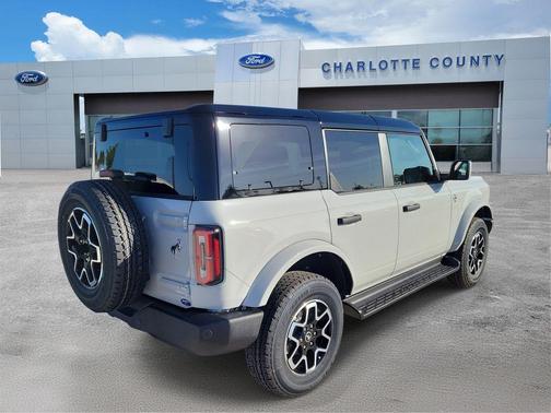Avalanche Gray 2026 Ford Bronco Outer Banks