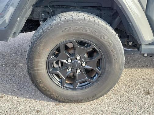 2022 Jeep Gladiator Sport