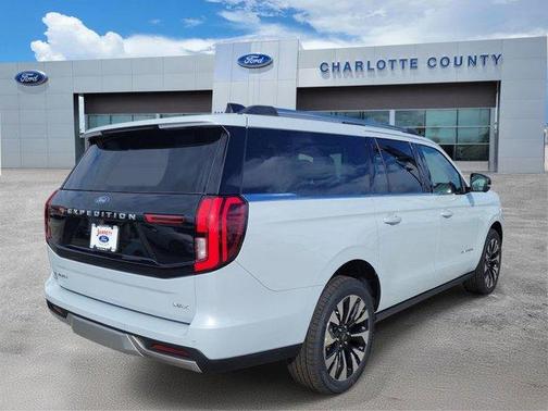 Space Silver 2026 Ford Expedition Max Platinum