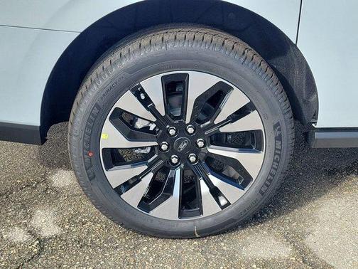 Space Silver 2026 Ford Expedition Max Platinum