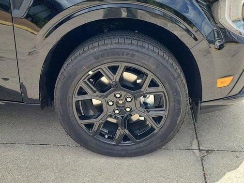 Shadow Black 2026 Ford Maverick Lobo High