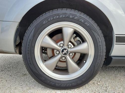 2006 Ford Mustang V6