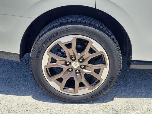 White Metallic 2026 Ford Expedition King Ranch