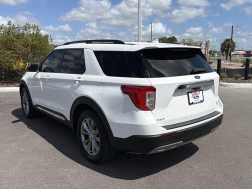 White Metallic 2022 Ford Explorer XLT