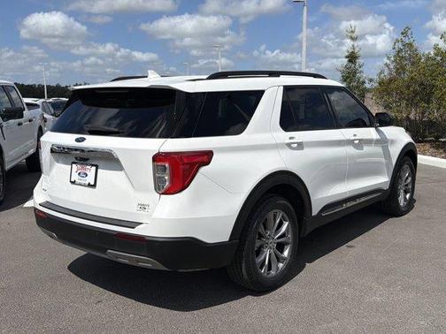 White Metallic 2022 Ford Explorer XLT