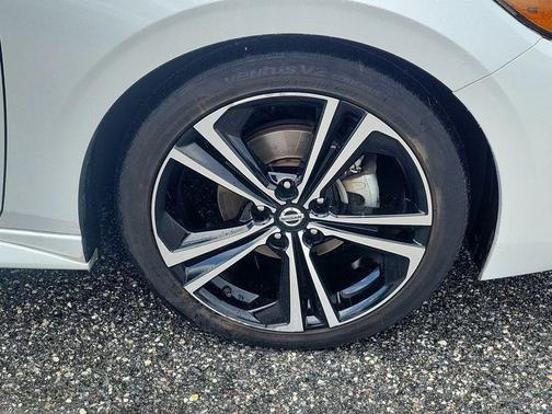 Aspen White 2021 Nissan Sentra SR
