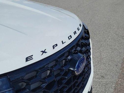 Star White 2026 Ford Explorer ST-Line
