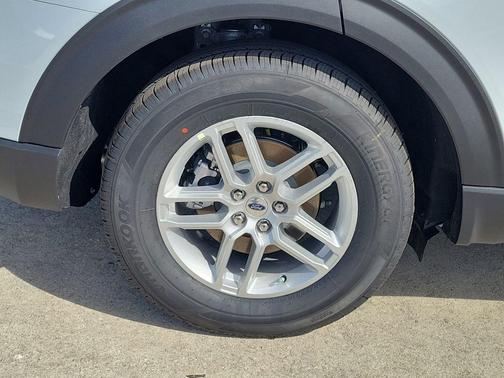 Space White Metallic 2026 Ford Explorer Active
