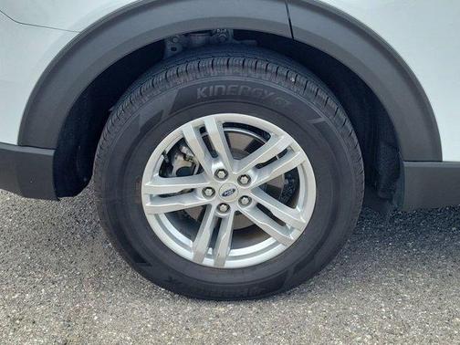 Oxford White 2021 Ford Explorer XLT