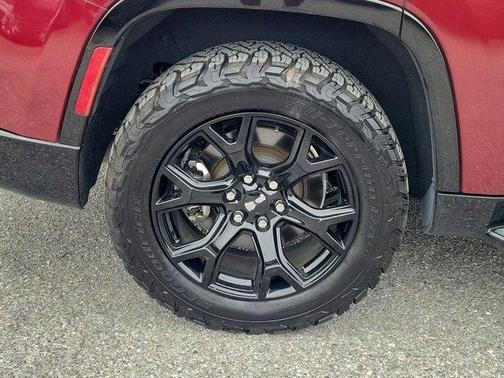 Velvet Red Pearlcoat 2022 Jeep Wagoneer Series II