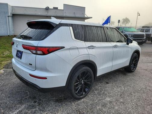 2024 Mitsubishi Outlander SE Black Edition